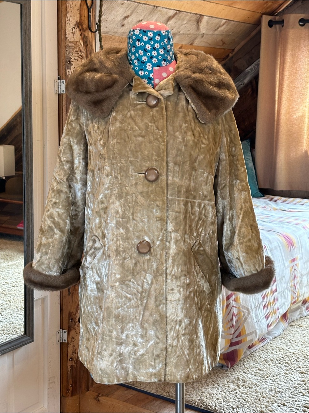 Vintage Gold Crushed Velvet Coat with Faux Fur Collar and Sleeve Accent